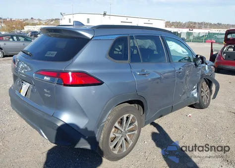 2022 Toyota Corolla Cross Xle z USA, uszkodzony, nr VIN 7MUDAABG9NV024872